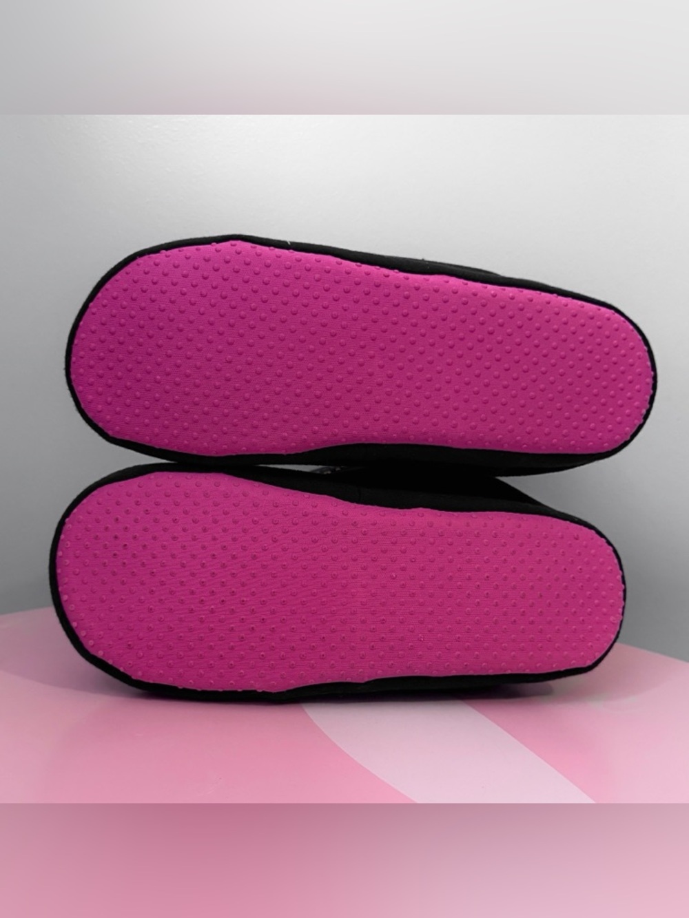 Hello Kitty Devil Slippers - Picture 3 of 3